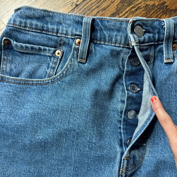 Levi's Classic Blue Medium Wash Denim 501 Jean Shorts 30 - Picture 3 of 8